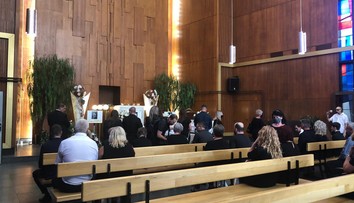 Blízcí se loučili s obětmi požáru. Slzy tekly i za nenarozenou Isabelku