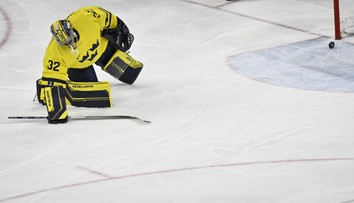 BŘÍDIL DNE: Ohromná chyba švédského gólmana darovala Itálii první gól na ZOH