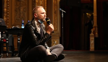 Známý režisér překvapil. "Nejsem gay, ale heterosexuální žena!" napsal