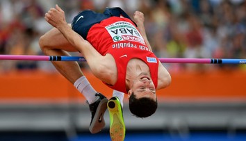 Cenný úspěch českého atleta, po dopingu ruského soupeře má medaili