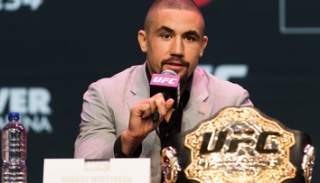 Hlavní zápas UFC 234 neproběhl! Šampion musel na náhlou operaci