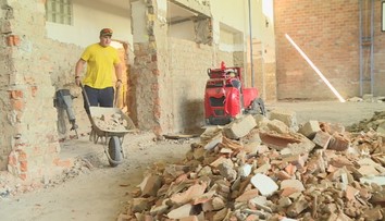 Návrat do škol se odkládá. Opravy po povodních trvají déle