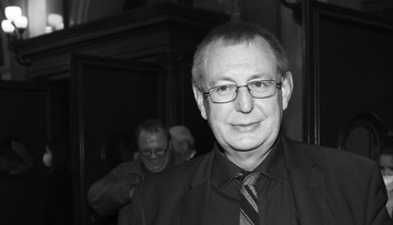 Leť jako orel. Rodina a přátelé se rozloučili s dabérem Jiřím Hromadou