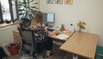 V Plzni pomáhá realitní agentura lidem v nouzi. Platí za ně i nájem
