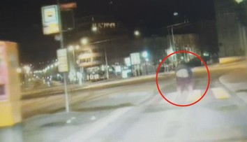 Muž ukázal strážníkům zadek! Prý neví, jak to v Brně chodí. VIDEO