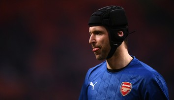 Čech na odchodu z Arsenalu? Trenér chce koupit novou jedničku!