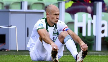 Smolná premiéra! Záložník Robben se v prvním ligovém utkání zranil