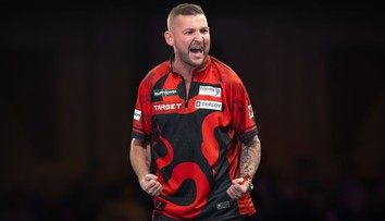 Mám pocit, že tu někteří nejsou ze své vůle, řekl Aspinall o fanoušcích v Arábii