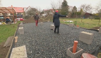 Lidé mu zaplatili za levné domy, nedostali ale nic. Podnikání nevyšlo, hájí se muž