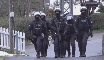 Vážný incident v Bavorsku. Policisté stříleli po vojácích, na místo letěl vrtulník