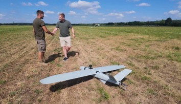 Od výroby až po let. Reportér TV Nova si vyzkoušel svět specializovaných dronů