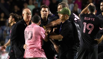 Messiho v Portoriku srazil fanoušek k zemi. Musela zasahovat ochranka