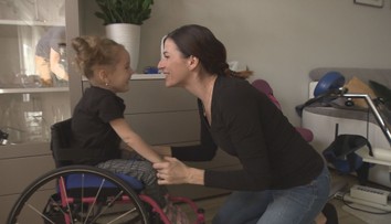 Sofince (3) nefungují správně nervy a ochabují jí svaly. Pomáhají Dobří andělé