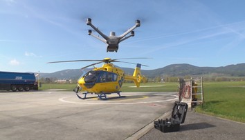 Policie dopadla pilota dronu, který v Liberci ohrozil vrtulník. Hrozí mu i vězení