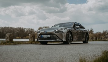 Skoro 1400 kilometrů na jednu nádrž? Jde to i po ucpaných silnicích