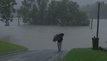 Východ Austrálie bičují lijáky. Kvůli záplavám evakuovali tisíce lidí. VIDEO