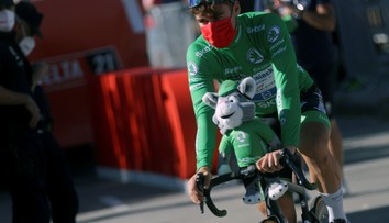 Cyklista Jakobsen si po těžkém pádu zahraje v klipu, bude mluvit i česky