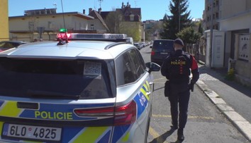 Muž v Jablonci vyhrožoval kolemjdoucím. Zastavila ho zásahová jednotka