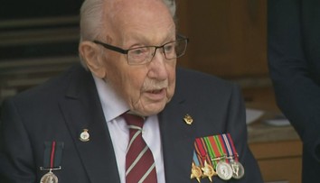 Ve 100 letech zemřel britský kapitán Tom. Soustrast vyjádřila i královna