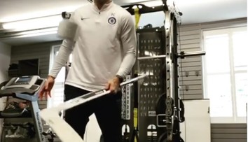 Obojživelník Petr Čech! Dokonalým způsobem splnil toaleťákovou výzvu