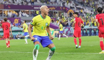 Richarlison se po postupu setkal se svým idolem. Učil Ronalda "holubí taneček"