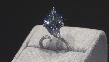 V Ženevě dražili luxusní šperky. Hlavní hvězdou byl diamant ve tvaru hrušky