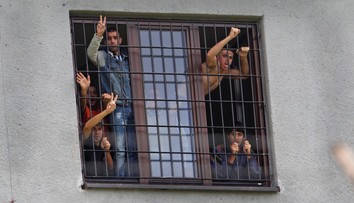 Z tábora ve Vyšních Lhotách utekli tři uprchlíci! Policie po nich pátrá