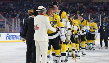 Boston pod širým nebem: Obleky generálů, bitka brankářů a Pastrňákova asistence