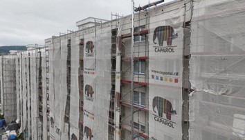 Dělníci zalepili hnízda s chráněnými ptáčaty. Podle znalce tam žádná nebyla