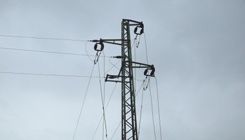 Policie v Jičíně řeší krádež kabelů vysokého napětí. Zmizelo jich přes dva kilometry