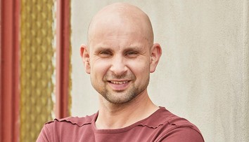 Hvězda Ulice Tomáš Dastlík měl nehodu: Na dálnici naboural vlastní ženu