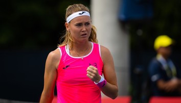 Bouzková padla s vítězkou Wimbledonu. České derby zvládla Plíšková