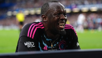 Ošklivé zranění sprintera Bolta. Při fotbale ho odnášeli na nosítkách