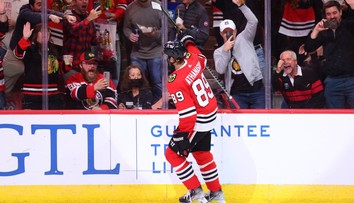 Útočník Chicaga vyškolil obranu soupeře. Jeho parádní gól je hitem NHL