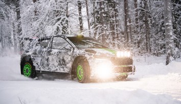 Škodovka testuje nový speciál a jde do extrémů. Dívejte, jak Fabia létá na sněhu