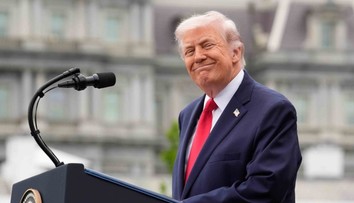 Trump udělal pořádný krok vedle. Fotka teď baví celý internet