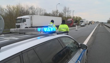 Opatření kvůli nákaze SLAK komplikuje dopravu na hranicích. Tvoří se kolony