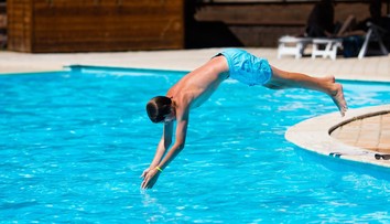 17letý chlapec zemřel na dovolené v Řecku. Našli ho mrtvého u hotelu