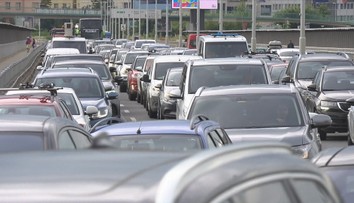 Řidiči přiznali nebezpečné návyky. Někteří čtou za jízdy i e-maily
