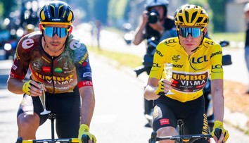 V Paříži triumfoval Philipsen, Vingegaard ve žlutém slavil se šampaňským