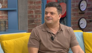 Herec z Ulice potkal v tramvaji bývalého premiéra. Jeho fotka boří internet