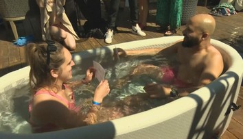 Ve Spojených státech je populární nový trend: Rande v ledové vodě