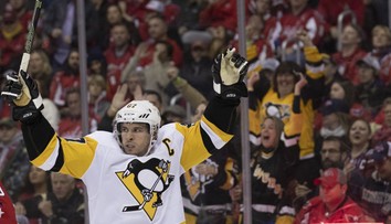 Crosby má 800. nahrávku, Matthews dotahuje Pastu. Kämpf skóroval
