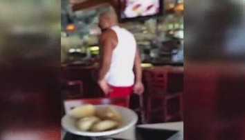 Boxer Kličko přišel o pizzu! Pak provokatéra zničila ochranka