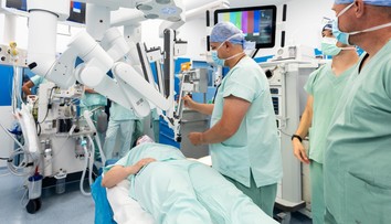 Už vás operoval robot? V Hořovicích to umí. Pacienti odchází domů o dny dřív