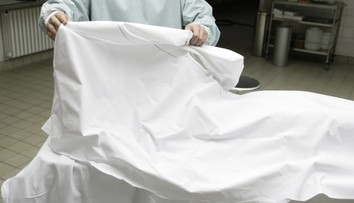 Truchlící rodina v Indii zažila obrovský šok, její příbuzný obživl na pitevním stole
