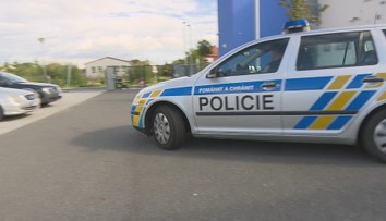 V pražské směnárně zmizel z trezoru milion a půl. Podezřelí ujeli na koloběžkách