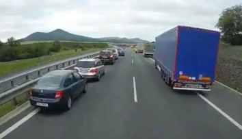 Řidiči zaskočili hasiče! Neuvěříte, co po nehodě na dálnici udělali