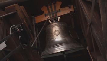 Kostel v Touškově se opět pyšní všemi zvony. K jejich získání pomohla sbírka