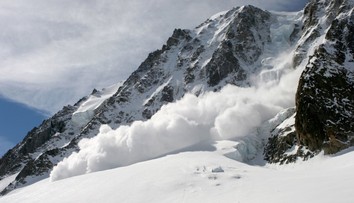 Tragédie v Alpách! Na Mont Blancu se utrhla lavina, dva lyžaři zemřeli